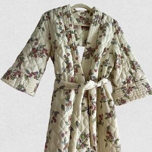 Vintage Robe, size M, 1970s Quilted Floral Housecoat